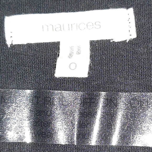 🆕️ "Under The Mistletoe" Ladies Plus Size Top - Picture 4 of 4